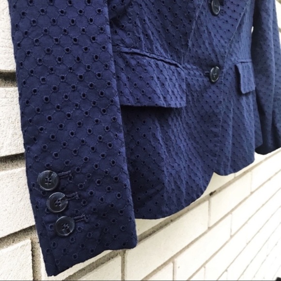Banana Republic Navy Eyelet Blazer Jacket Cotton Notch Lapel Lined Size 2 - Picture 7 of 8